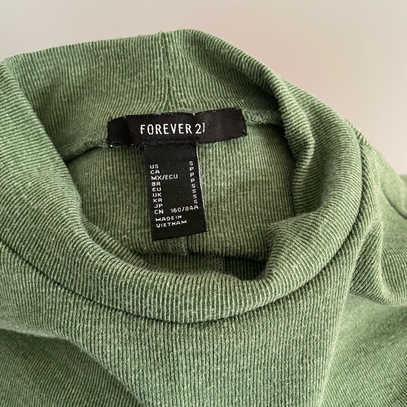 Green comfy t-shirt dress - Picture 3 of 5